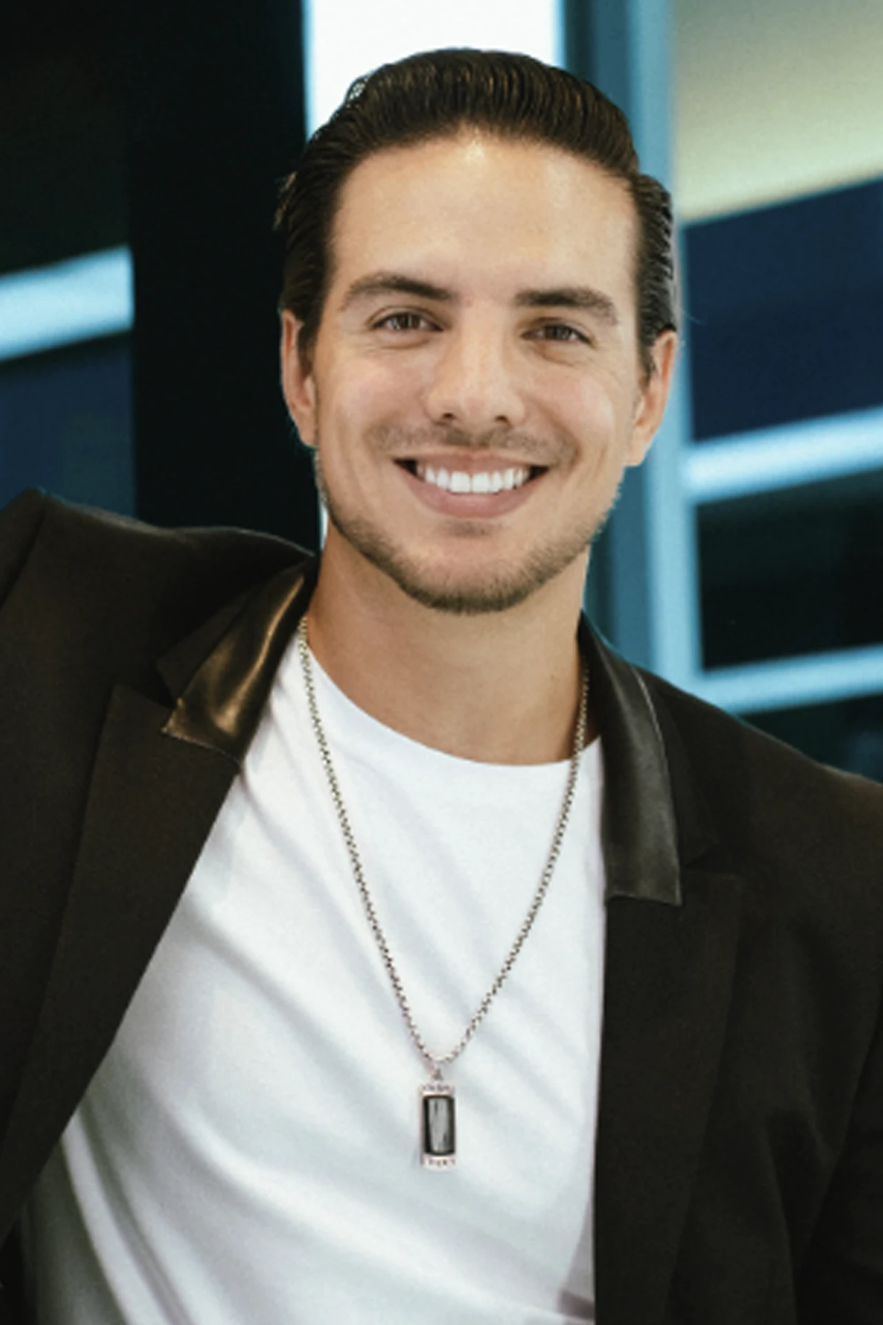 Vadhir Derbez